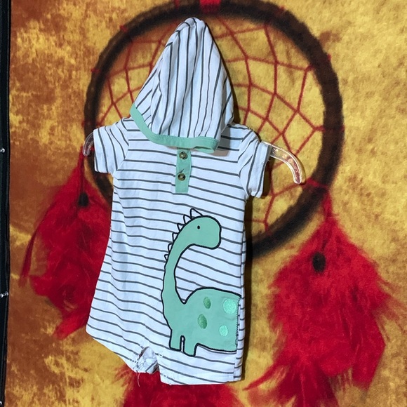 MAX & MARCUS-white/green stripe DINO print short sleeve hooded button one piece - Picture 2 of 9